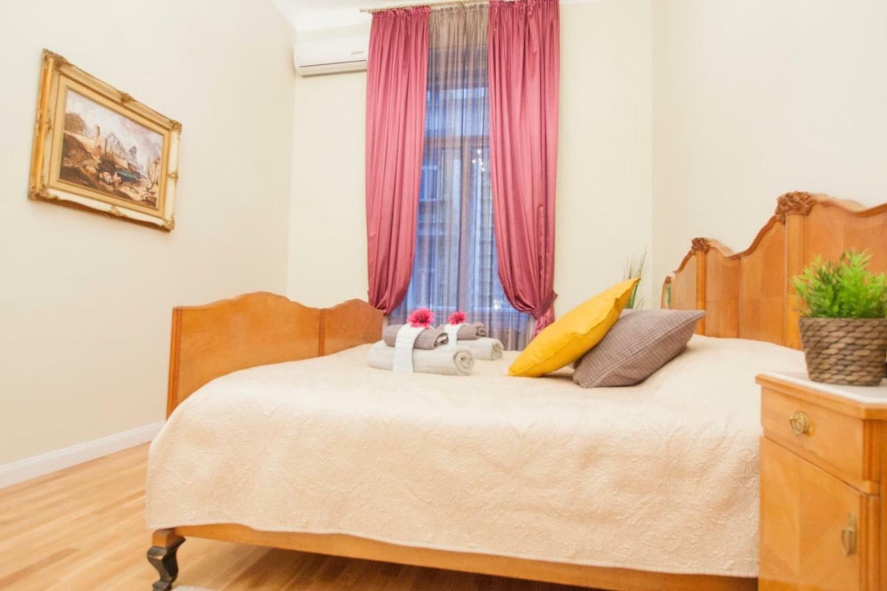 New York Palace View Apartment Будапеща Екстериор снимка