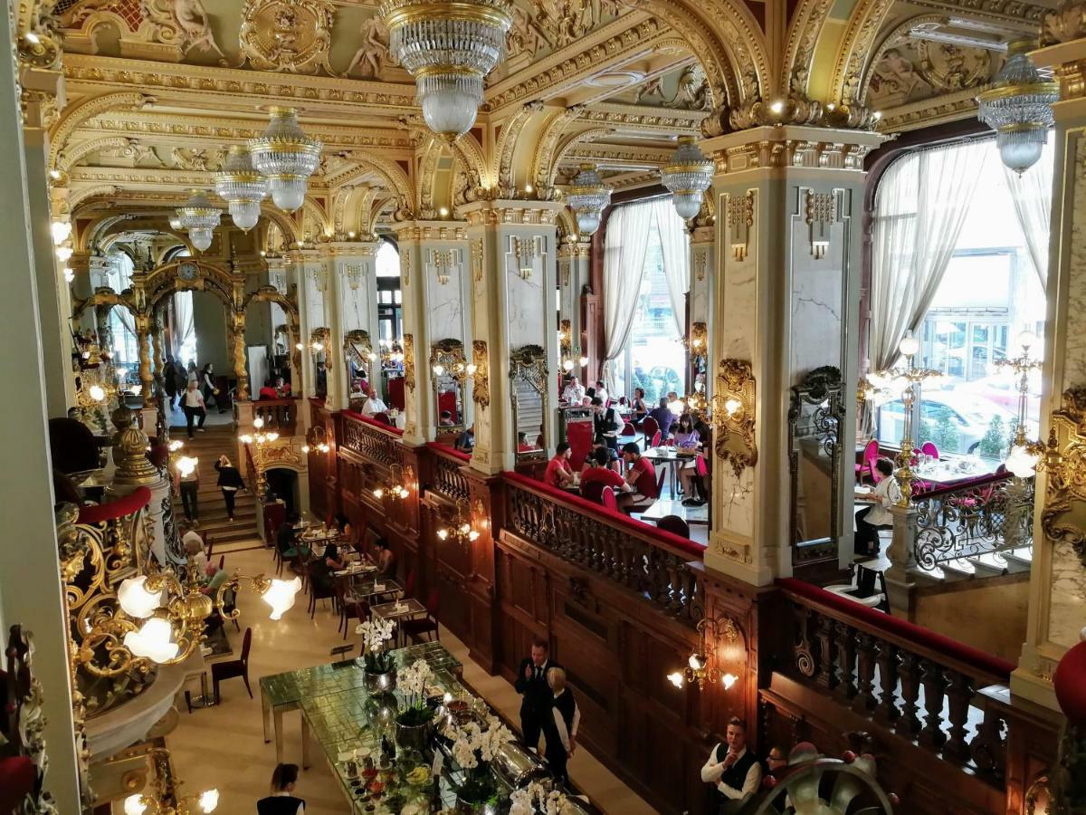 New York Palace View Apartment Будапеща Екстериор снимка